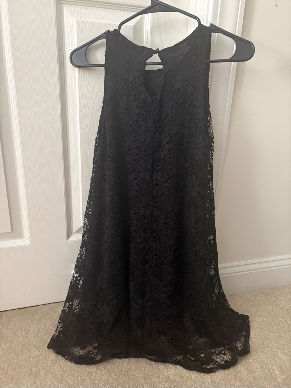 Black Lace Midi Dress - Classic Sleeveless Design - Picture 4 of 6